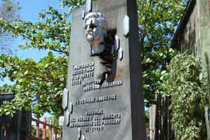 Hermann Guggiari, Monumento a Santiago Leguizamon