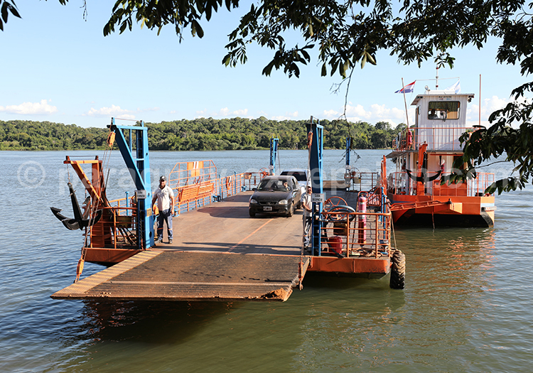 Ferry entre Bella Vista et Corpus