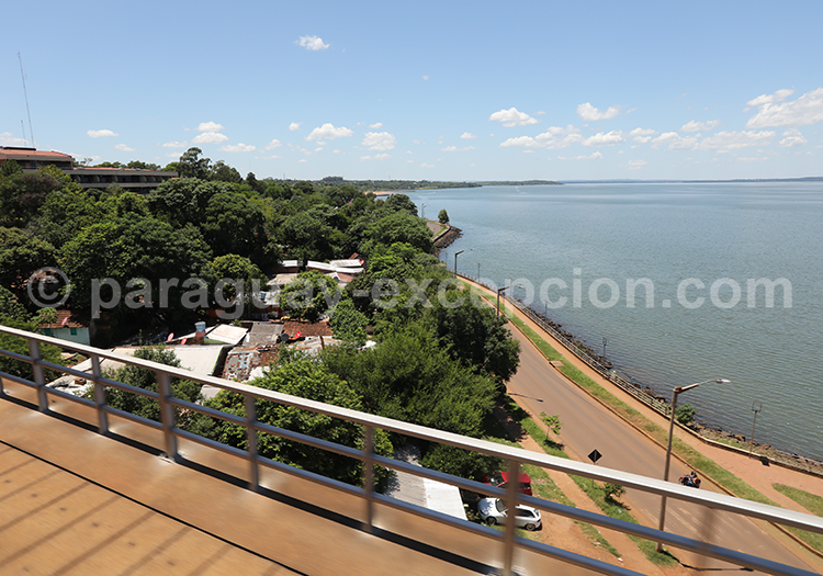 Passage frontière Posadas – Encarnacion, Yvy, Paraguay