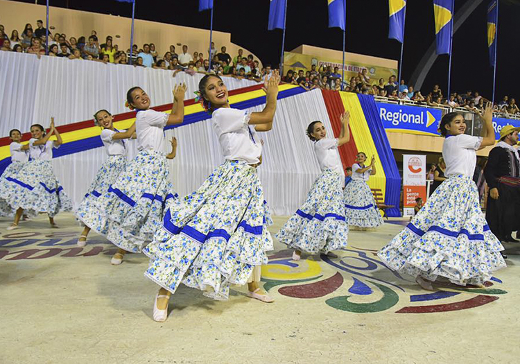 Carnaval au Paraguay .CC Municipalité Encarnación