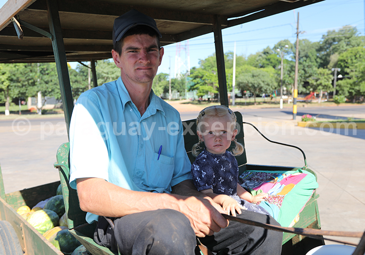Un père et sa fille, Mennonites, Paraguay