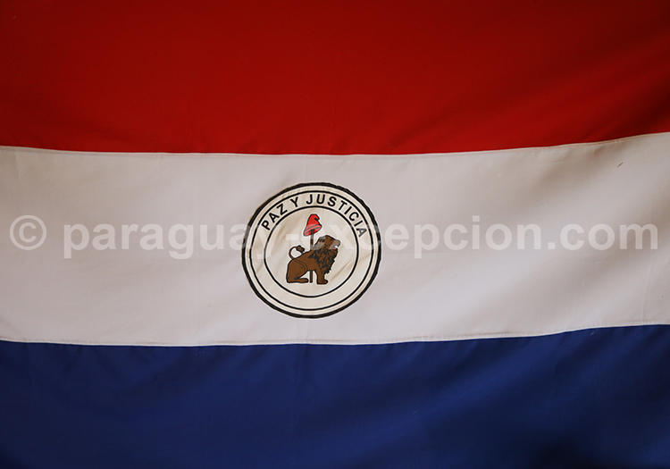 Le drapeau du Paraguay
