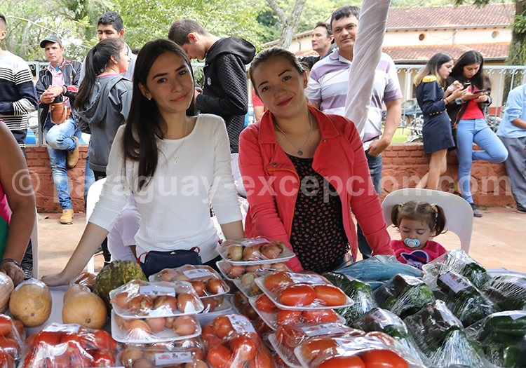 Photo de femmes qui vendent des fruits au Paraguay avec Paraguay Excepción
