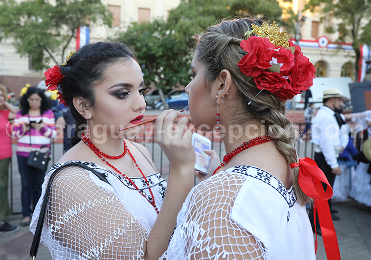 Maquillage, jour de fête au Paraguay avec Paraguay Excepción