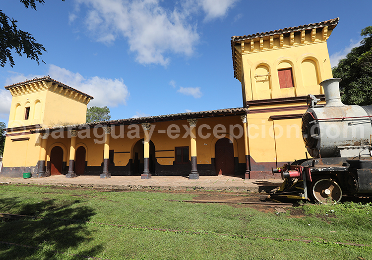 Gare ferroviaire du village de Pirayu, Cordillère, Paraguay