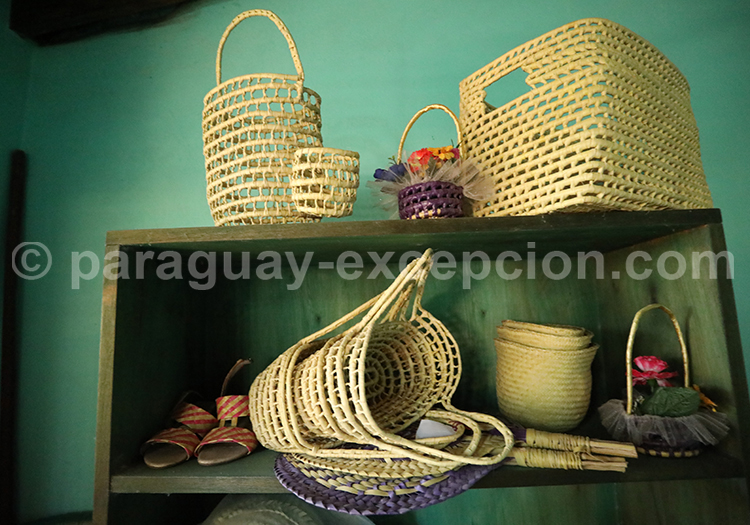 Objet artisanal, vannerie du Paraguay