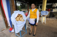 Vendeuse de Chipa au Paraguay Vendeuse de Chipa au Paraguay