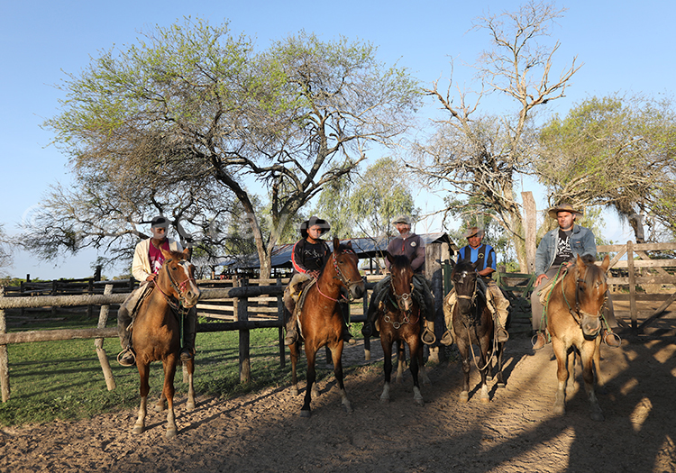 Gauchos de l’Estancia Esmeralda, Chaco Paraguayen