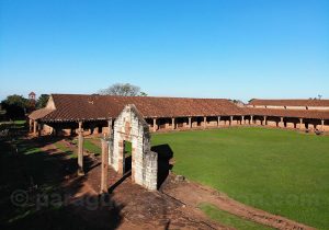 Vue panoramique de la mission jésuite San Cosme et Damian